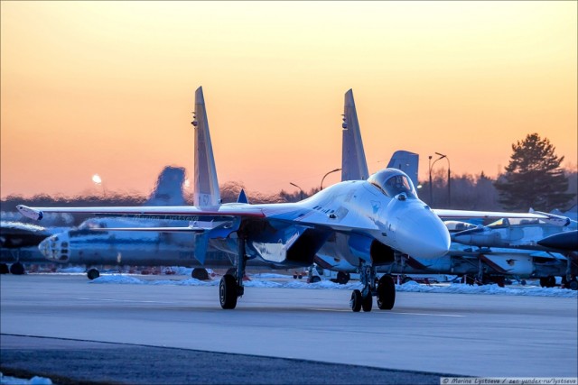 Тренировки "Русских витязей" на новых Су-35С в Кубинке