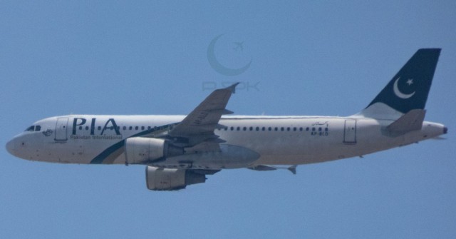 Самолет «Пакистанских авиалиний» разбился рядом с аэропортом Карачи