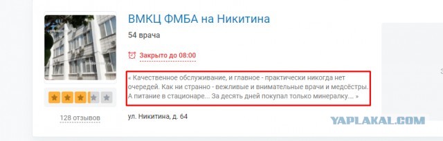 Один из митингующих вышел к сторонникам Навального с провокационным плакатом. Ответ толпы долго ждать не пришлось