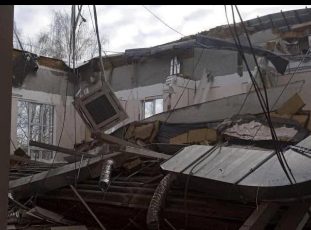 В школе в Пушкинском городском округе обрушилась кровля на площади 700 квадратных метров