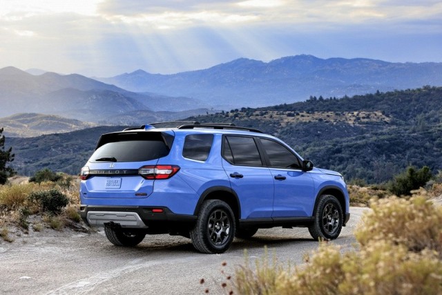 В США началось производство совершенно нового внедорожника Honda Pilot. За самый крупный кроссовер компании просят $39 150