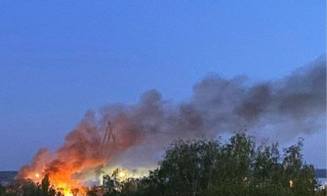 Шесть беспилотников упали на территорию Cлавянского НПЗ на Кубани