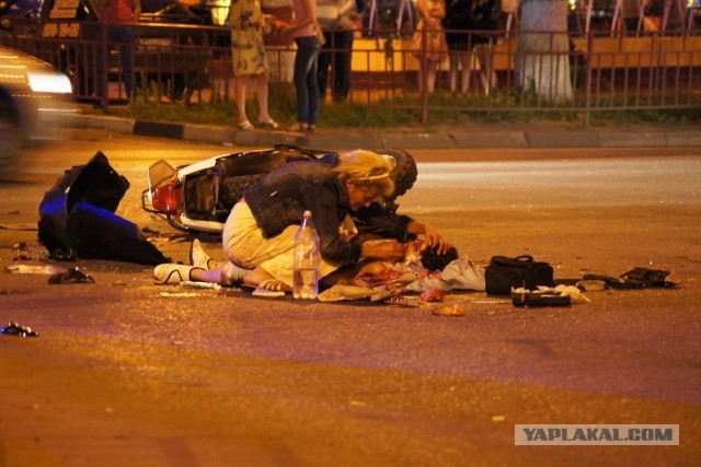 Скутер на большой скорости врезался в иномарку