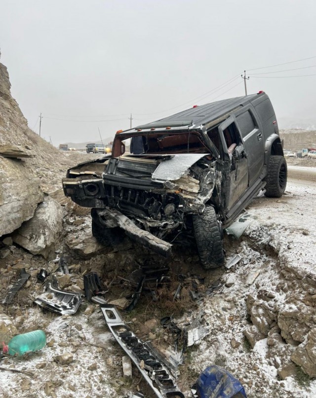 Скалу помял