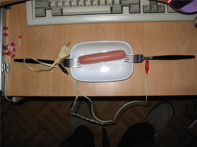 Бытовой прибор для жарки сосисок, коллеги!