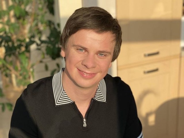 Почему она одна?Вам не стыдно?