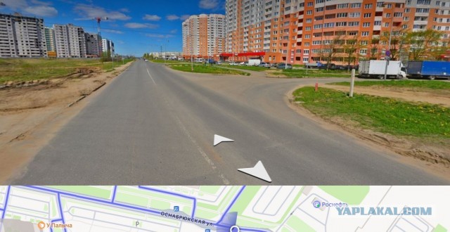 И только шлем поскакал по асфальту