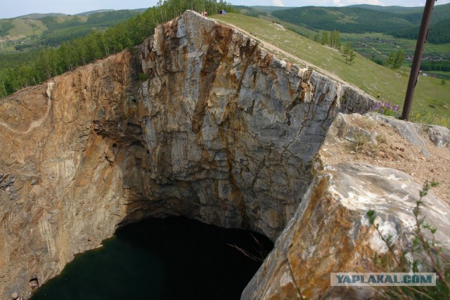 10 самых впечатляющих карстовых воронок мира