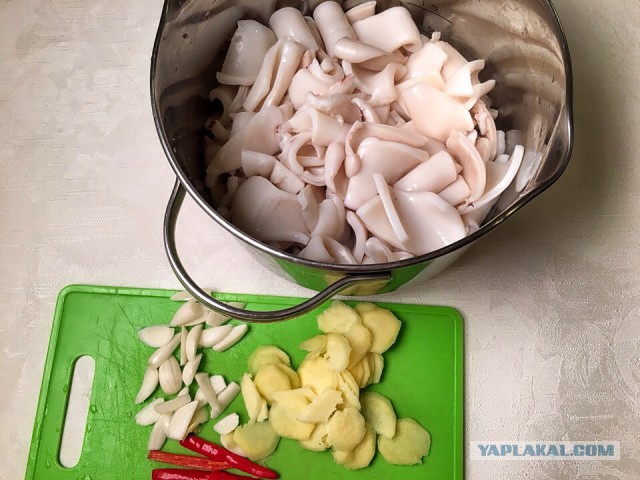 Кальмары (Three Cup Squid)
