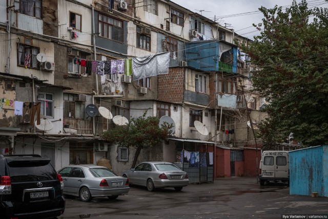Добро пожаловать в Ад. Как живут в Баку беженцы из Карабаха