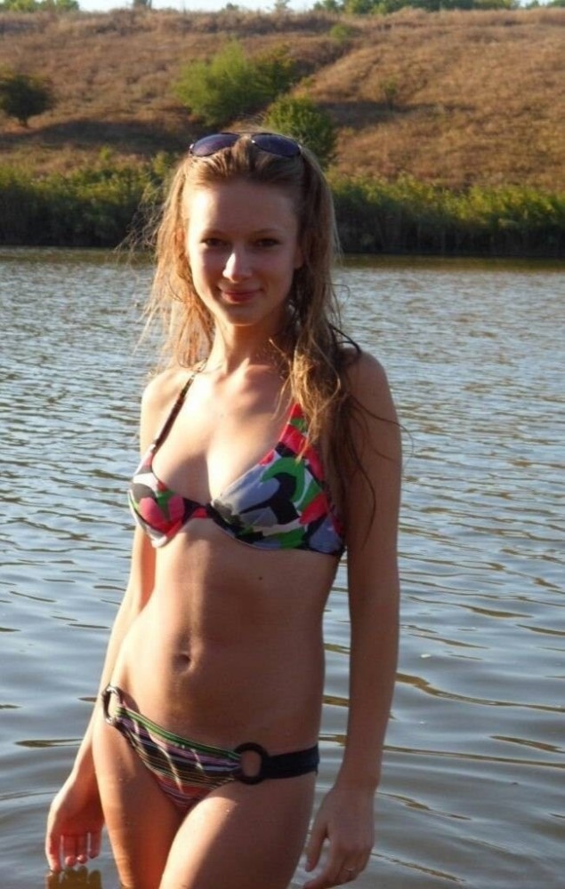 Девушки в купальниках - 2