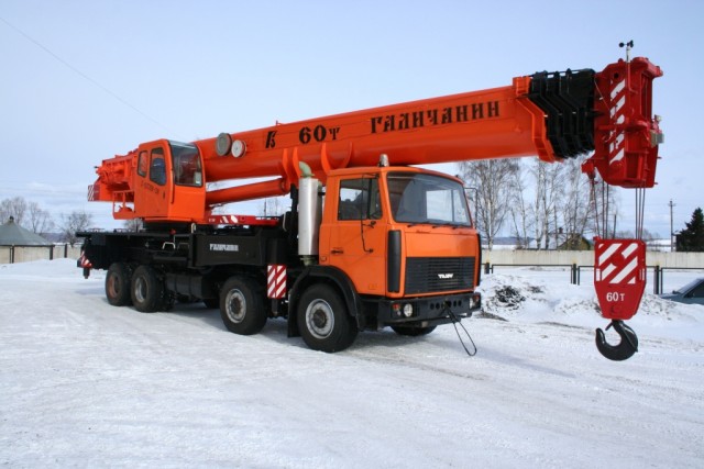 В России создан уникальный автокран грузоподъемностью 60 тонн для дорог общего пользования