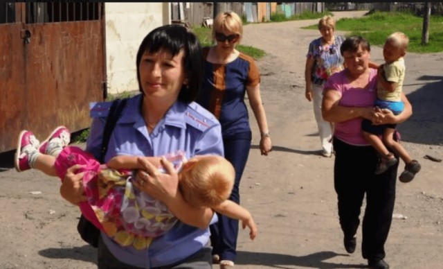 «9 лет работаю в органах опеки»: Как детей забирают у хороших родителей и отдают плохим - несправедливость системы