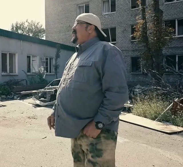 Леонардо Ди Каприо нарушил своё правило "не встречаться с женщинами старше 25" . Теперь актёр встречается с 27-летней моделью