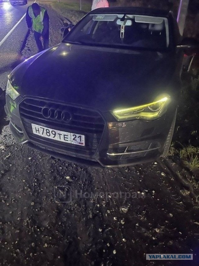 Аudi A6 снесла 2 автомобиля, погибли 4 человека