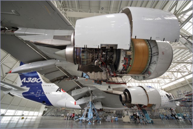 Как строят А380 и как они выглядят внутри