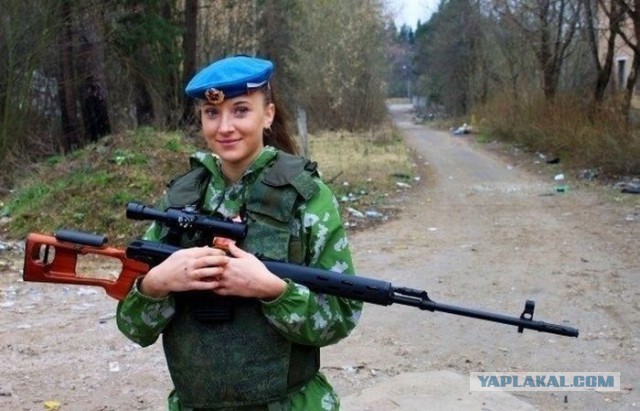 Девушки в армии разных стран мира