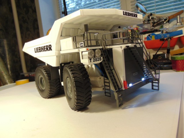 Радиоуправляемая модель карьерного самосвала LIEBHERR T264 Litronic