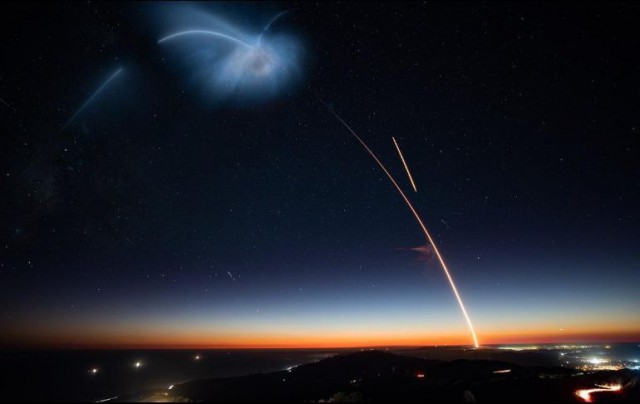 Первая ступень ракеты Falcon 9 впервые успешно вернулась на космодром в Калифорнии после запуска