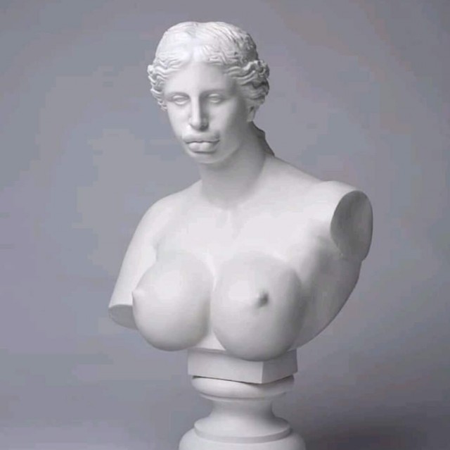 Что держала в руках Венера Милосская?