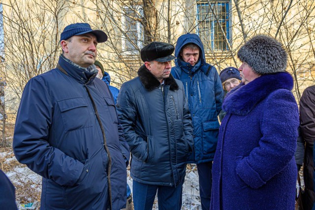 Уличные сортиры и бараки показали в Чите российскому замминистра