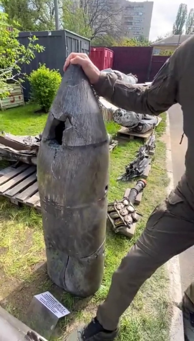 Показали обломки ракеты Х-47 "Кинжал" (Искандер?)