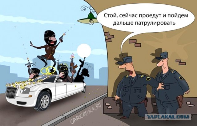 Полицейские убегают от толпы мигрантов на фоне жестоких беспорядков в британском Лидсе