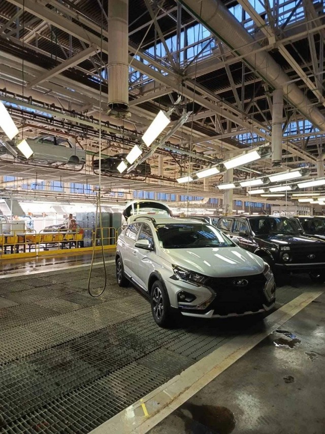 В Сети появились фото Lada Iskra SW Cross
