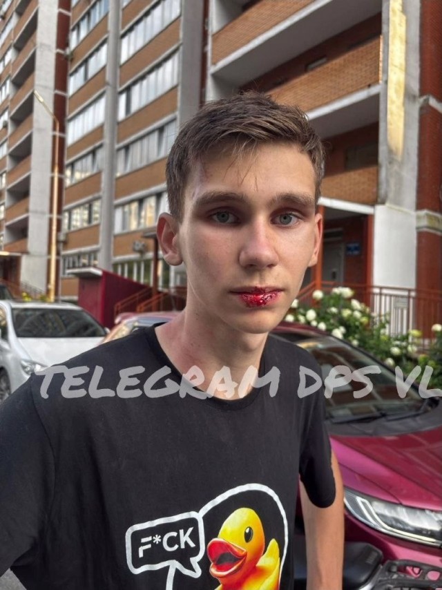 Во Владивостоке 15-летнего подростка избил мужчина, которого очевидцы называют сотрудником полиции.