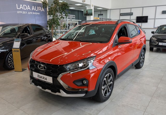 Стало известно, с каких машин россияне пересаживаются на новенькие Lada Iskra - это Гранта и иномарки старше 15 лет