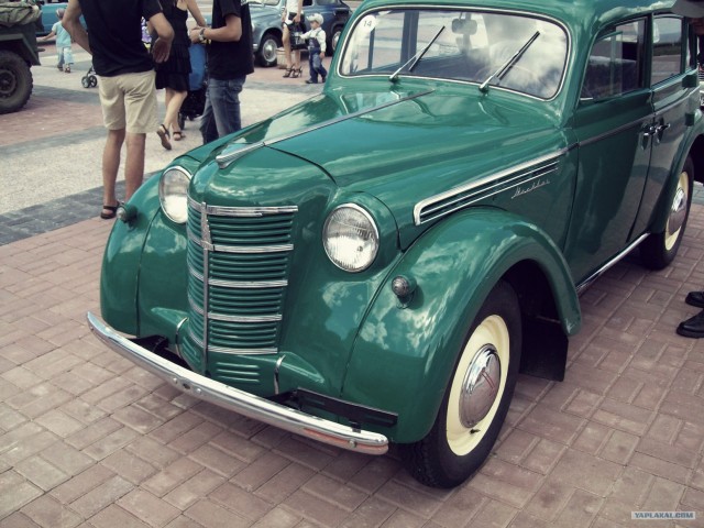 Выставка ретро автомобилей