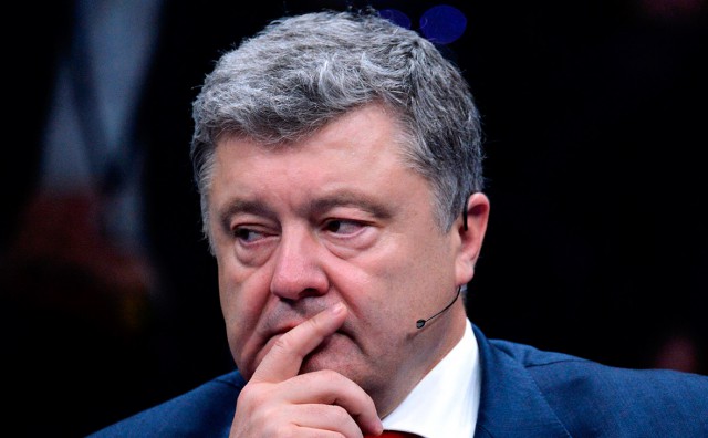 Порошенко выразил соболезнования потерявшим детей в Керчи украинцам