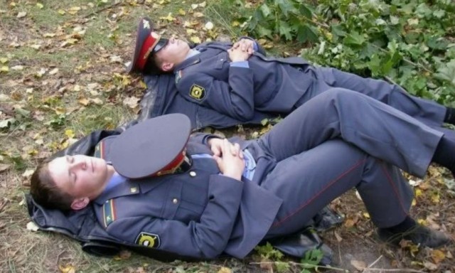 В Котельниках задержали мужчину, который напугал жителей, устраивая тренировки ножевого боя на детской площадке