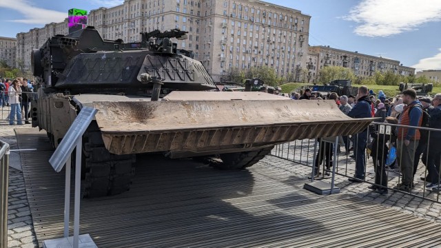 Выставка трофейной техники на Поклонке