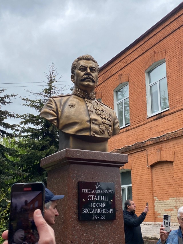 Люди не забывают товарища Сталина