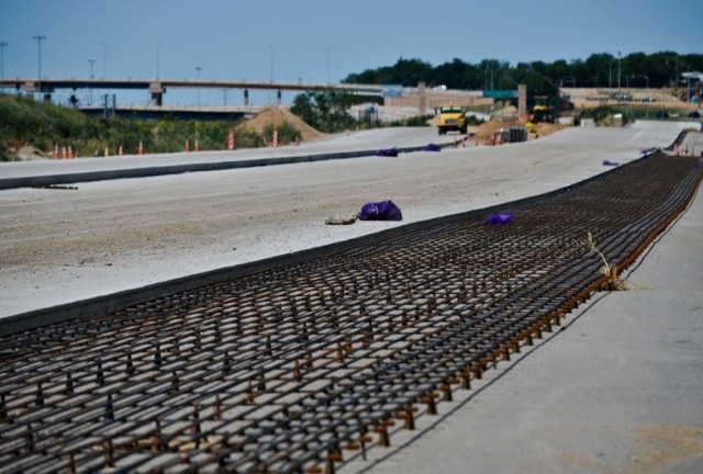 Как делают дороги в Чехии и Китае