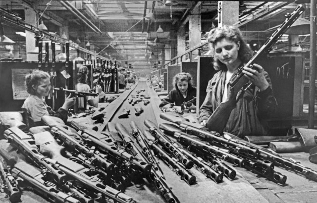Вперёд, в прошлое: архивные кадры, которые откроют вам окно в историю