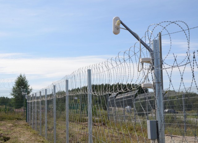 В Крыму возвели заграждение на границе с Украиной