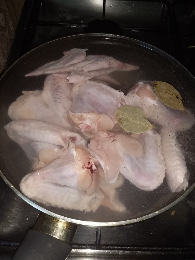 Острые куриные крылья в кисло-сладкой глазури