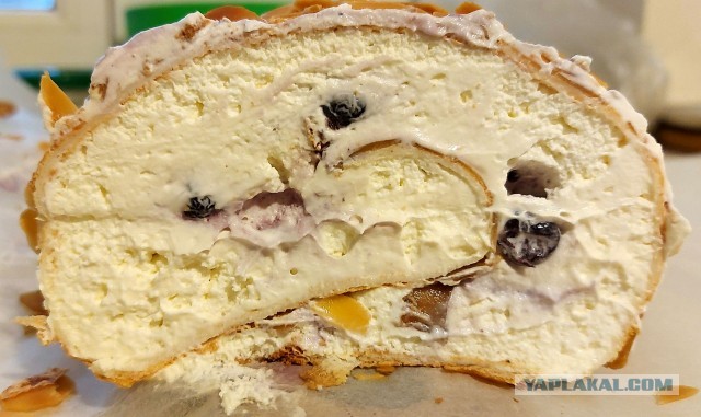 Рулет меренговый