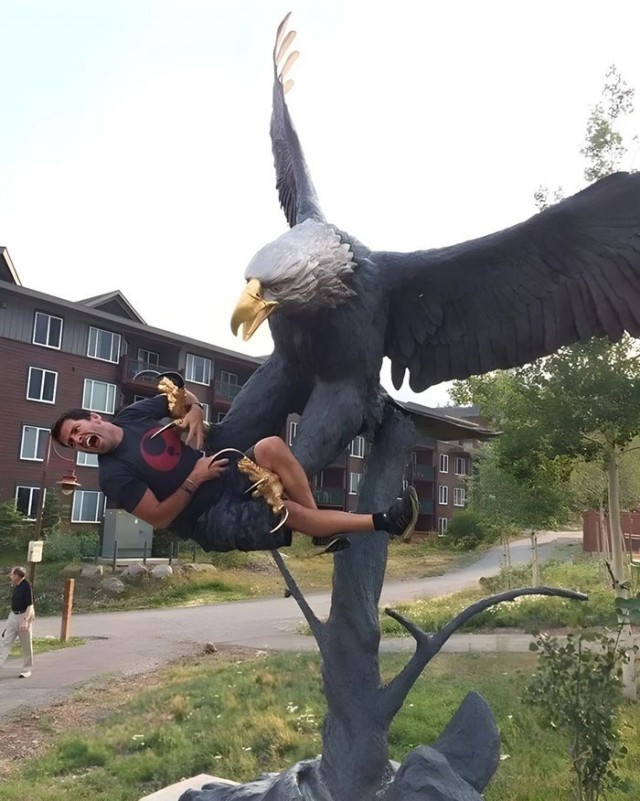 Приколы со скульптурами.