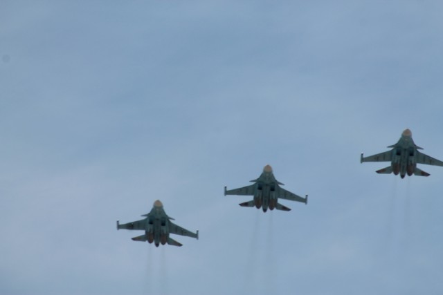 Стальная мощь в воздухе над головой