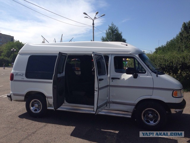 продам монстра Dodge Ram Van, 1996 год