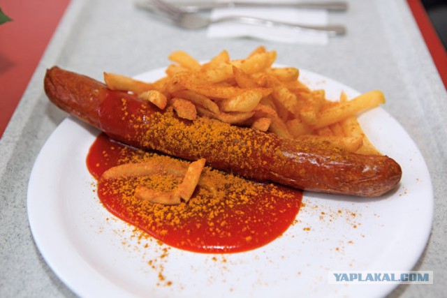 Легендарный немецкий фастфуд "Карривурст с картофелем фри"