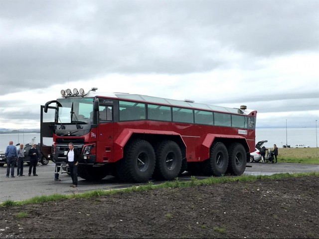 Чешско-украинская фирма создала школьный автобус для бездорожья