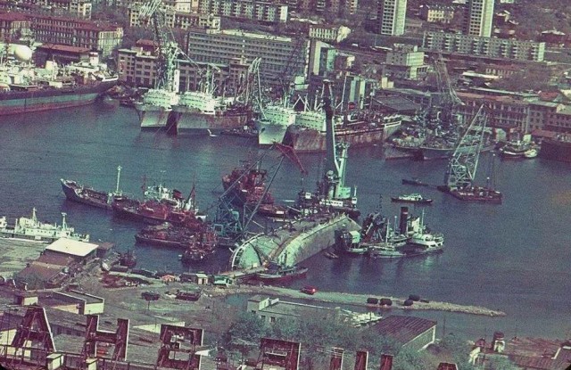 Египет возложил вину за блокировку Суэцкого канала на капитана контейнеровоза