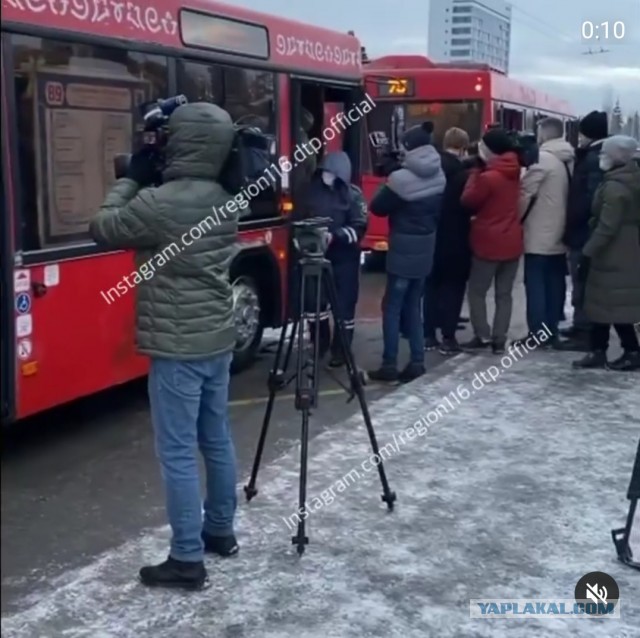 В Татарстане с завтрашнего дня проезд в общественном транспорте, включая метро в Казани, будет разрешен исключительно с QR-кодом