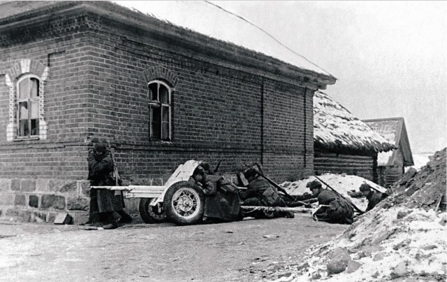 Фотографии связанных с историей Красной и Советской Армии.