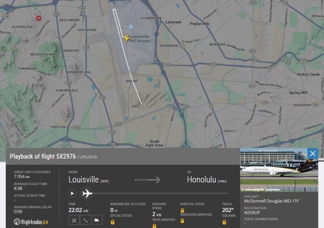 Момент крушения грузового самолета в международном аэропорту имени Мухаммеда Али в Луисвилле, США