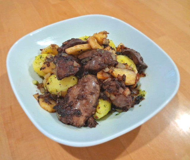 Куриная печень с яблоками